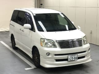 2005 TOYOTA Noah