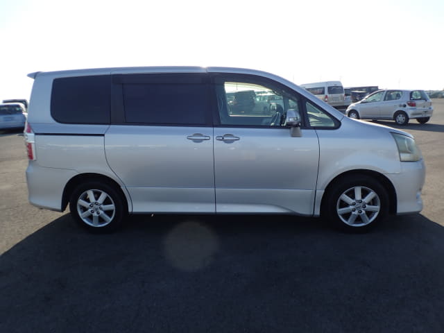 2007 TOYOTA Noah