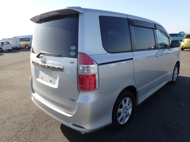 2007 TOYOTA Noah