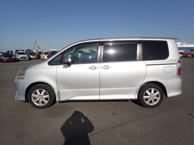 2007 TOYOTA Noah