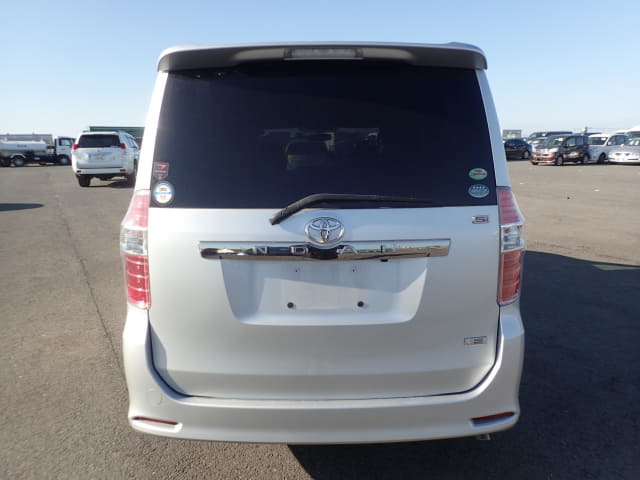 2007 TOYOTA Noah