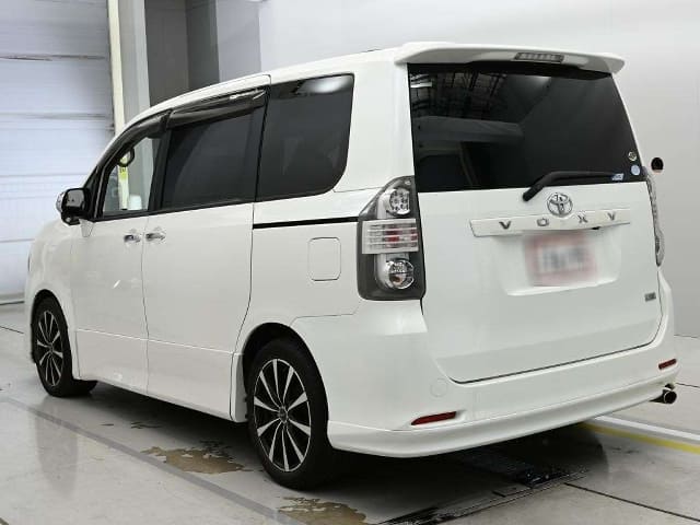 TOYOTA Voxy thumbnail 7
