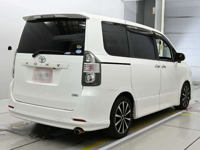 TOYOTA Voxy thumbnail 2