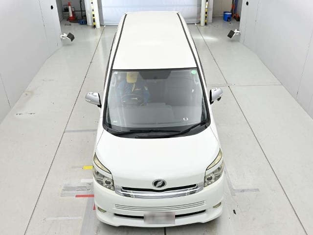 TOYOTA Voxy thumbnail 8