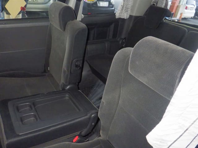 TOYOTA Voxy thumbnail 6