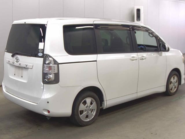 TOYOTA Voxy thumbnail 2