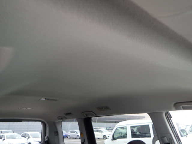 TOYOTA Voxy thumbnail 24