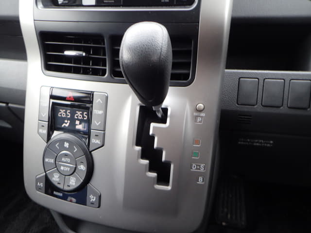 TOYOTA Voxy thumbnail 36