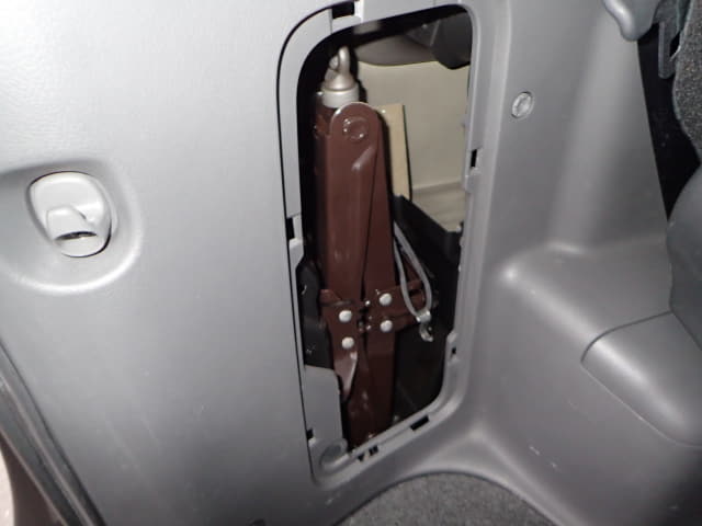 TOYOTA Voxy thumbnail 31