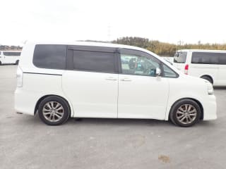 2011 TOYOTA Voxy