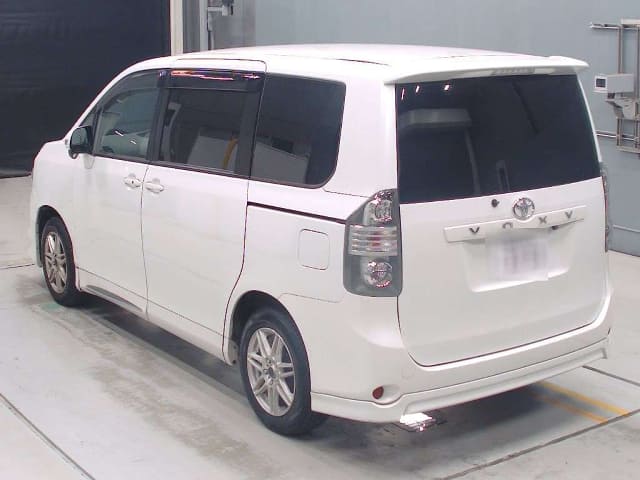 TOYOTA Voxy thumbnail 8