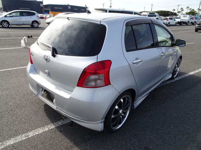 2005 TOYOTA Vitz