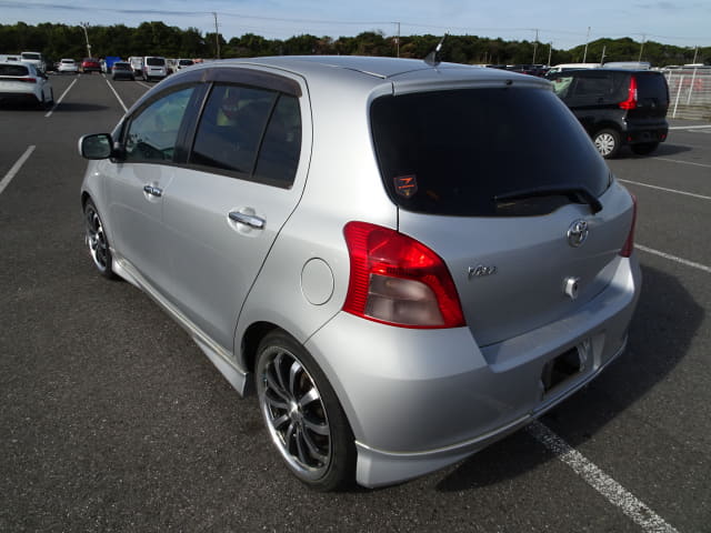 2005 TOYOTA Vitz
