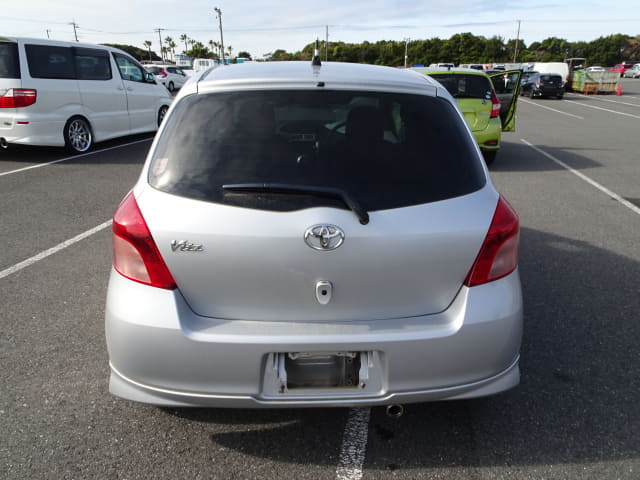 2005 TOYOTA Vitz