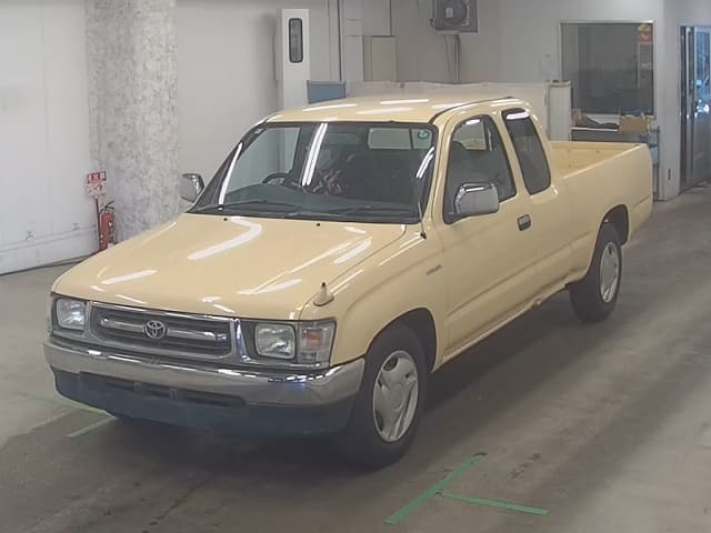 TOYOTA Hilux Sports Pickup