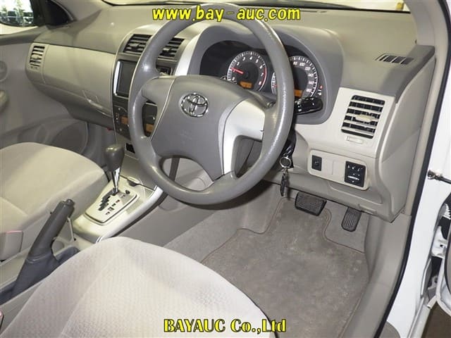 TOYOTA Corolla Axio thumbnail 3
