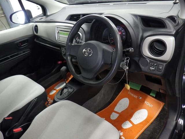 2011 TOYOTA Vitz