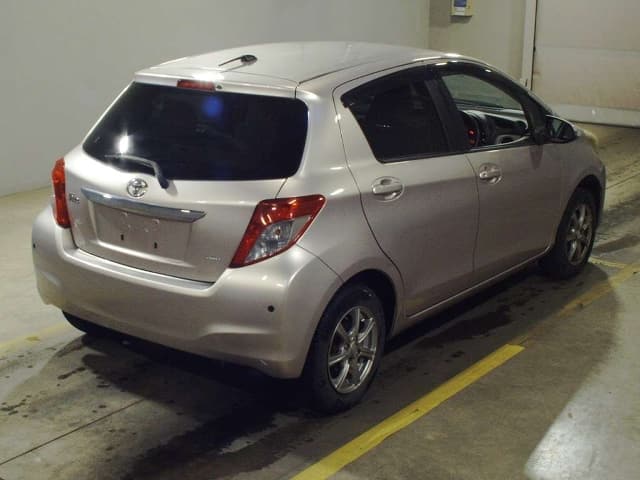2011 TOYOTA Vitz