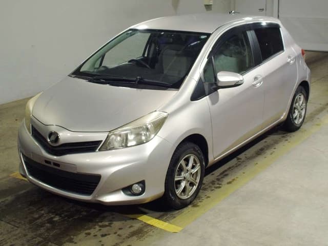 2011 TOYOTA Vitz