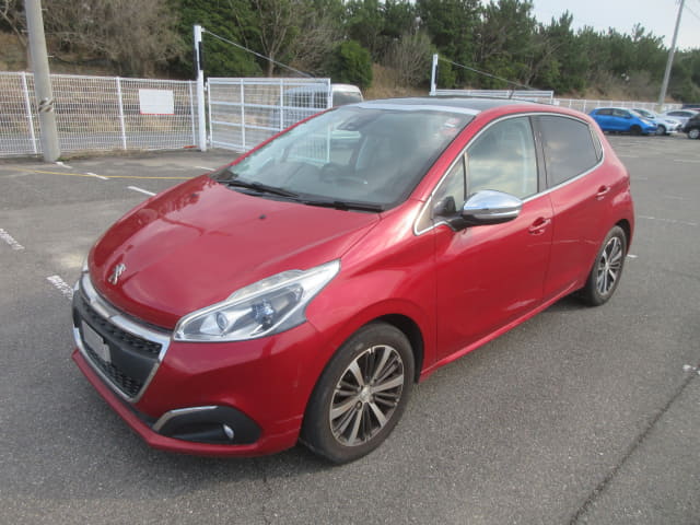 PEUGEOT 208