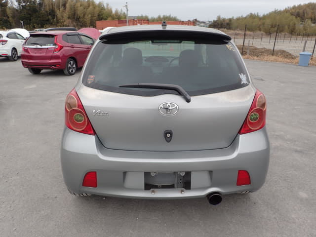 2005 TOYOTA Vitz