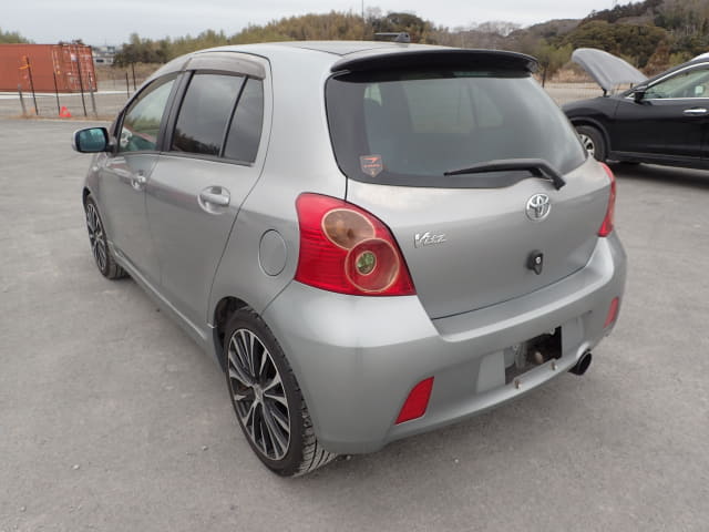 2005 TOYOTA Vitz