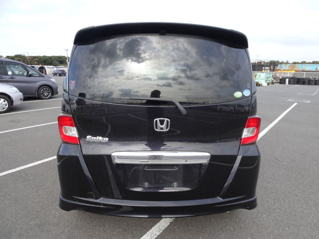2011 HONDA Freed Spike