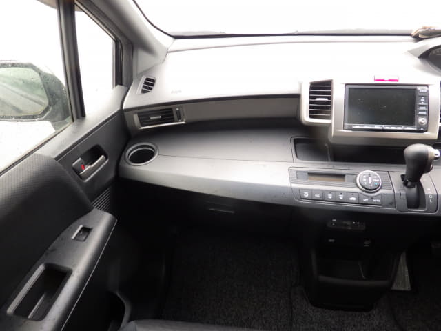 2011 HONDA Freed Spike