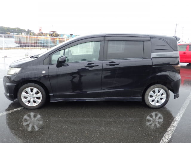 2011 HONDA Freed Spike