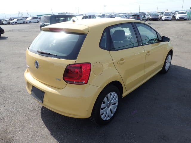 2011 VOLKSWAGEN Polo