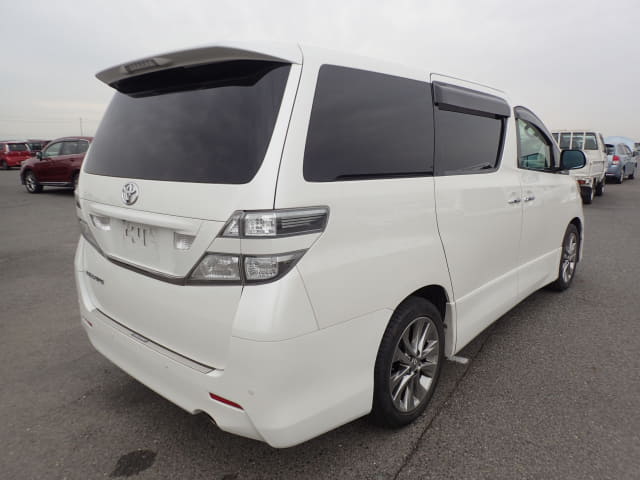 2011 TOYOTA Vellfire