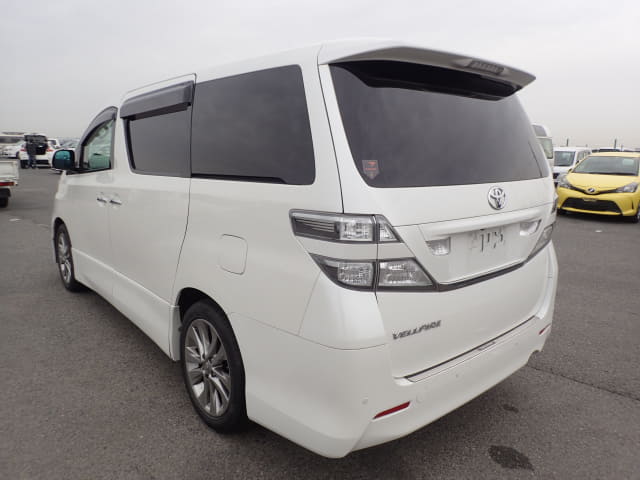2011 TOYOTA Vellfire