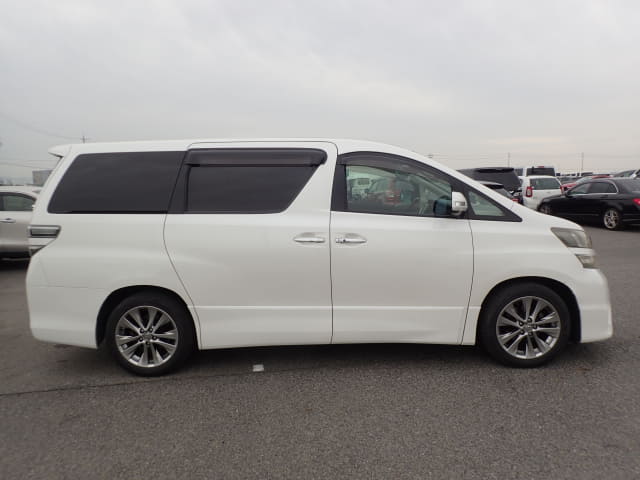 2011 TOYOTA Vellfire