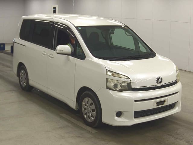 TOYOTA Voxy thumbnail 4