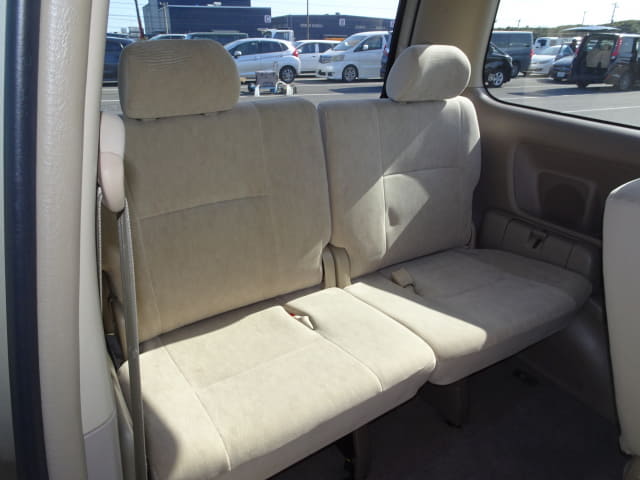 TOYOTA Noah thumbnail 28