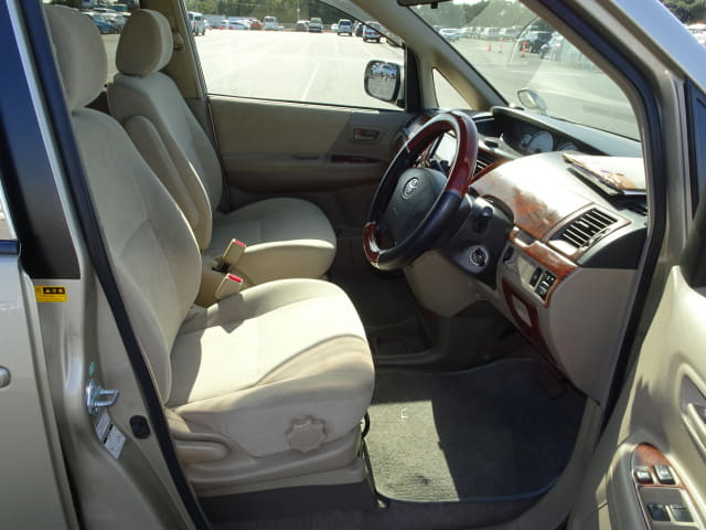 TOYOTA Noah thumbnail 25