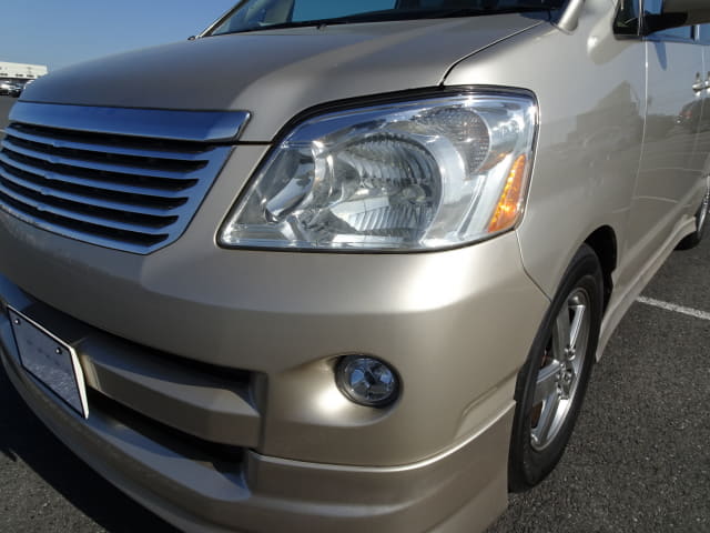 TOYOTA Noah thumbnail 43