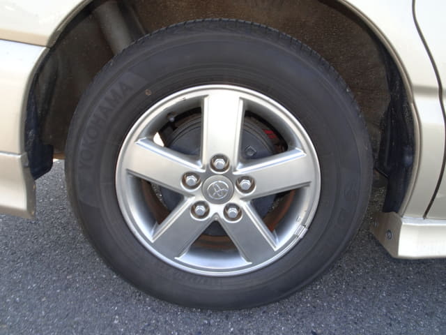 TOYOTA Noah thumbnail 11