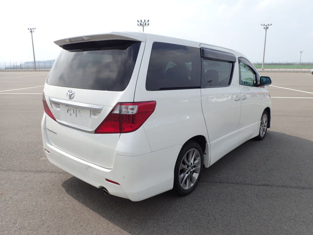 2011 TOYOTA Alphard