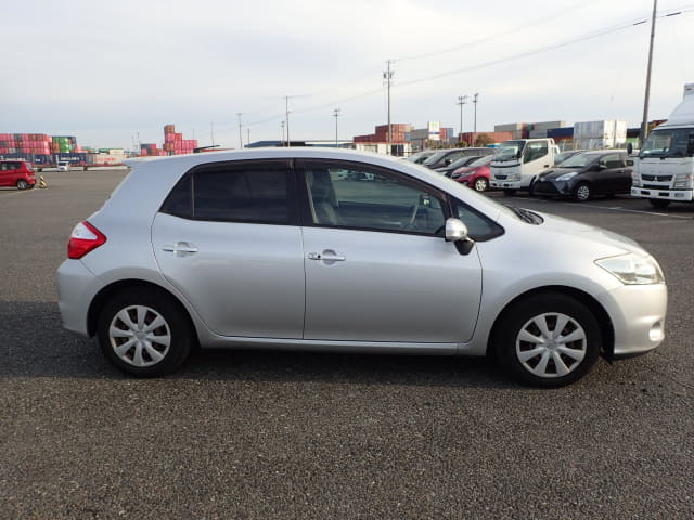 2011 TOYOTA Auris