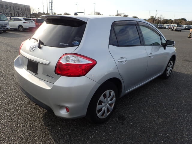 2011 TOYOTA Auris