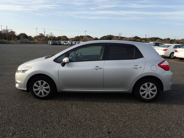 2011 TOYOTA Auris