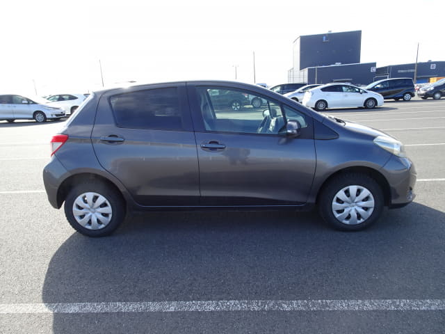 2011 TOYOTA Vitz
