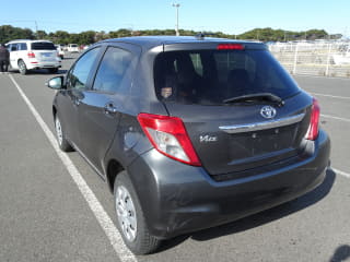 2011 TOYOTA Vitz