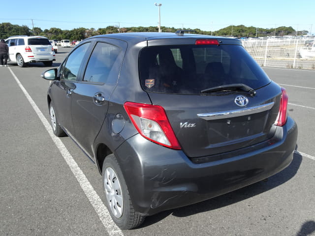2011 TOYOTA Vitz