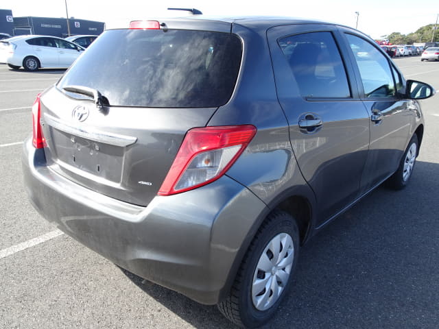 2011 TOYOTA Vitz