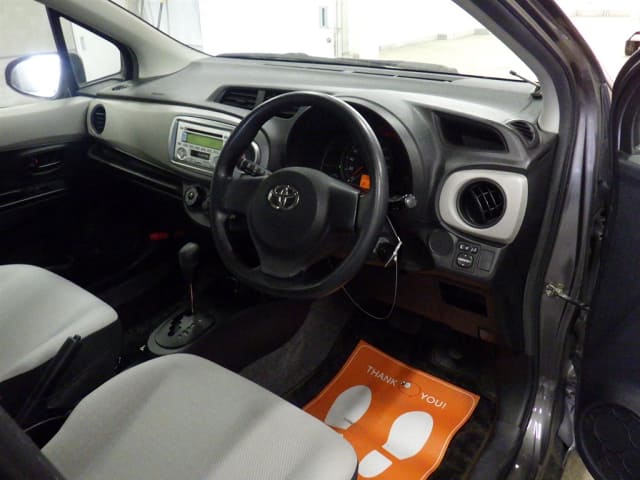 2011 TOYOTA Vitz