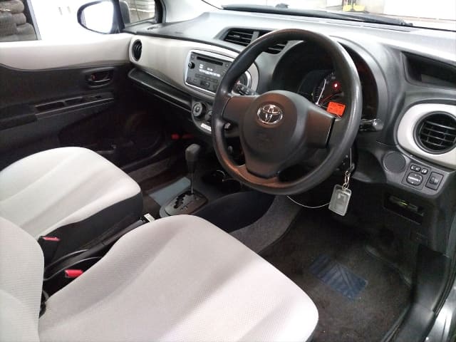 2011 TOYOTA Vitz