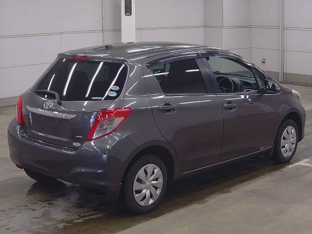 2011 TOYOTA Vitz