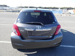 2011 TOYOTA Vitz